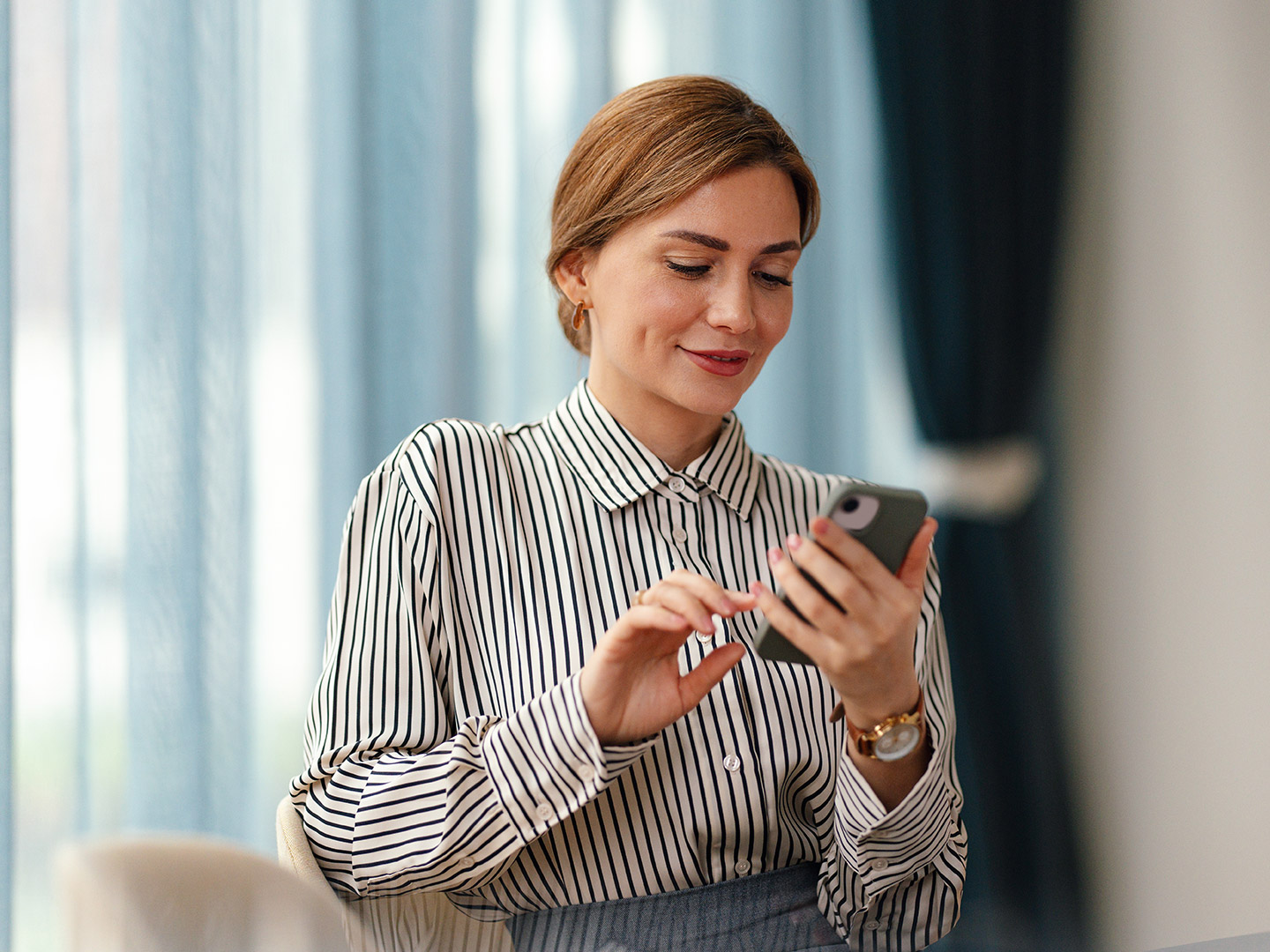 3stepit-se-woman-messaging